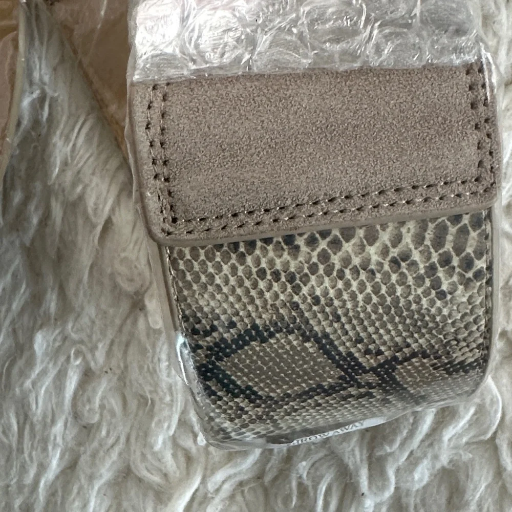 NWT Chico's Chic Neutral Women's Belt Size M